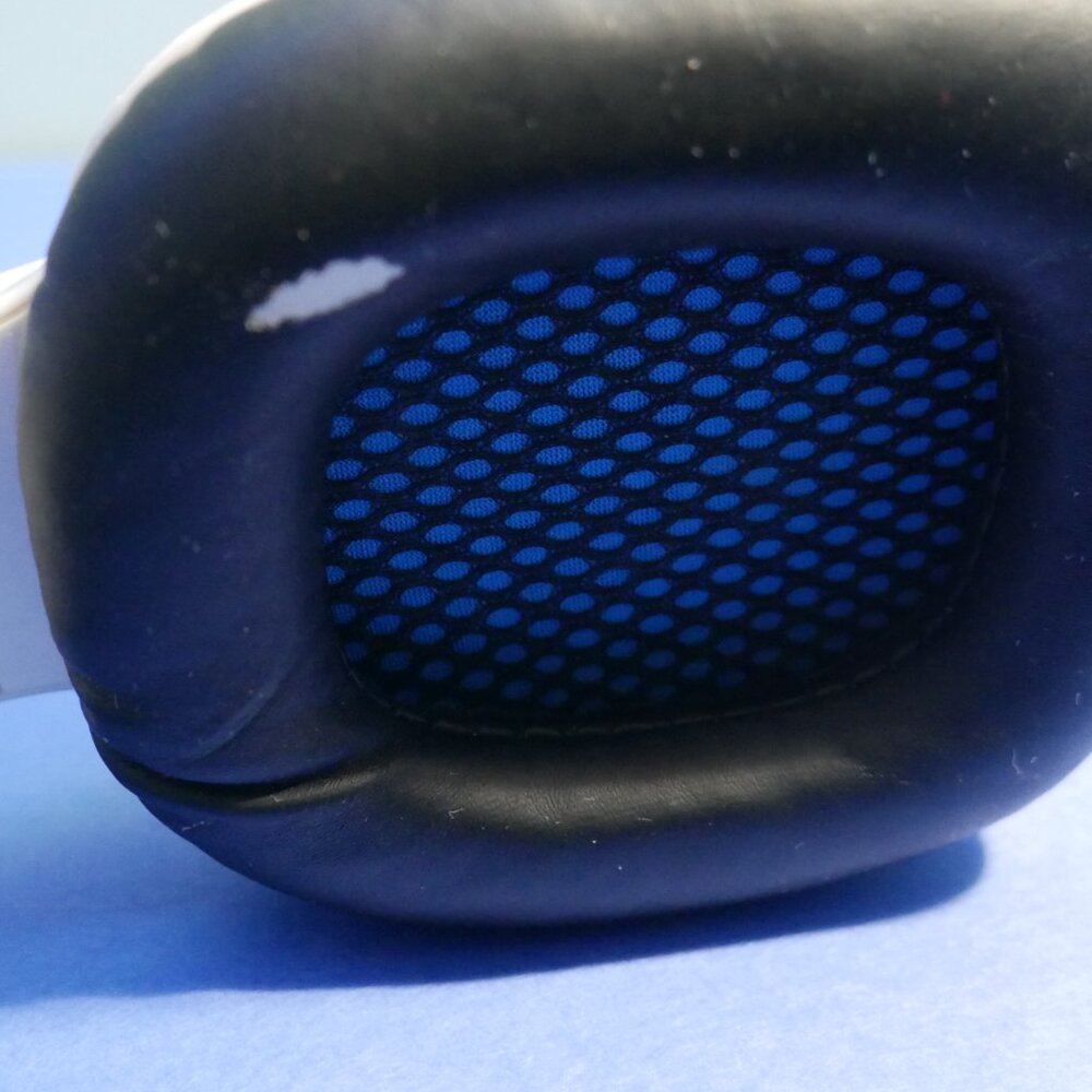 White Gaming Headset - Picture 3 of 5